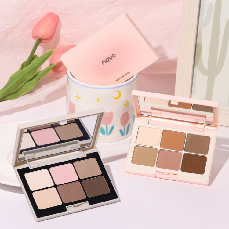 平价国货彩妆产品桌面