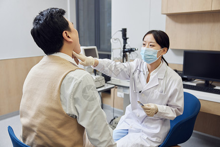 医生面诊患者场景