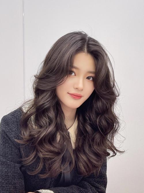烫发发型图片-女人美